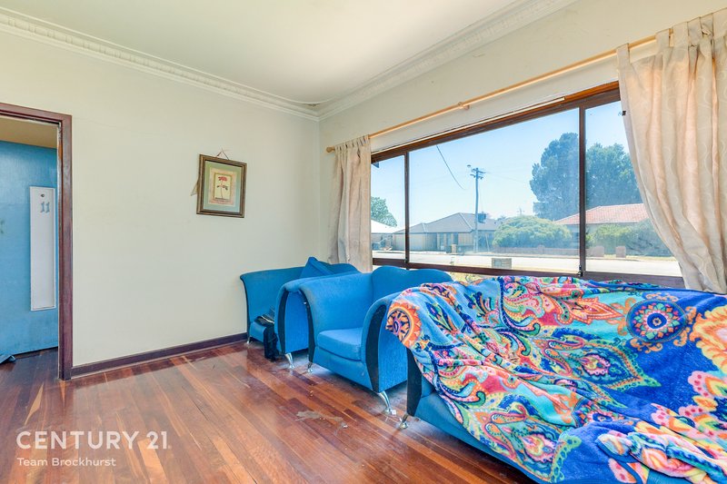 Photo - 11 Hunt Street, Thornlie WA 6108 - Image 6