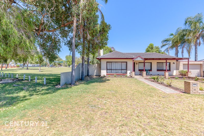 Photo - 11 Hunt Street, Thornlie WA 6108 - Image 17