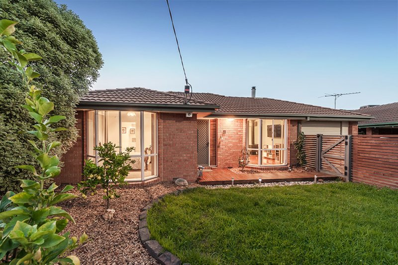 Photo - 11 Hursley Court, Craigieburn VIC 3064 - Image 2