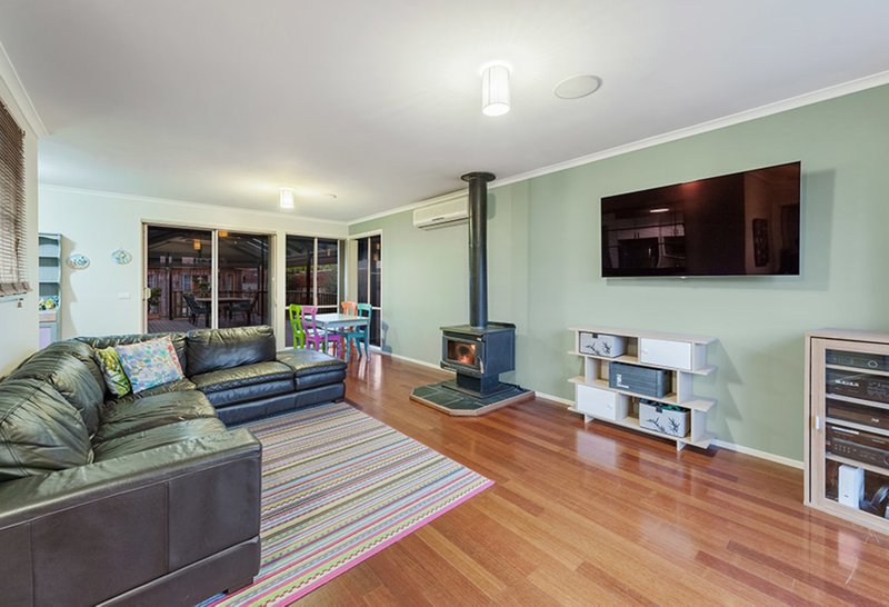 Photo - 11 Hursley Court, Craigieburn VIC 3064 - Image 5