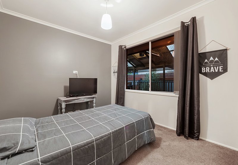 Photo - 11 Hursley Court, Craigieburn VIC 3064 - Image 8