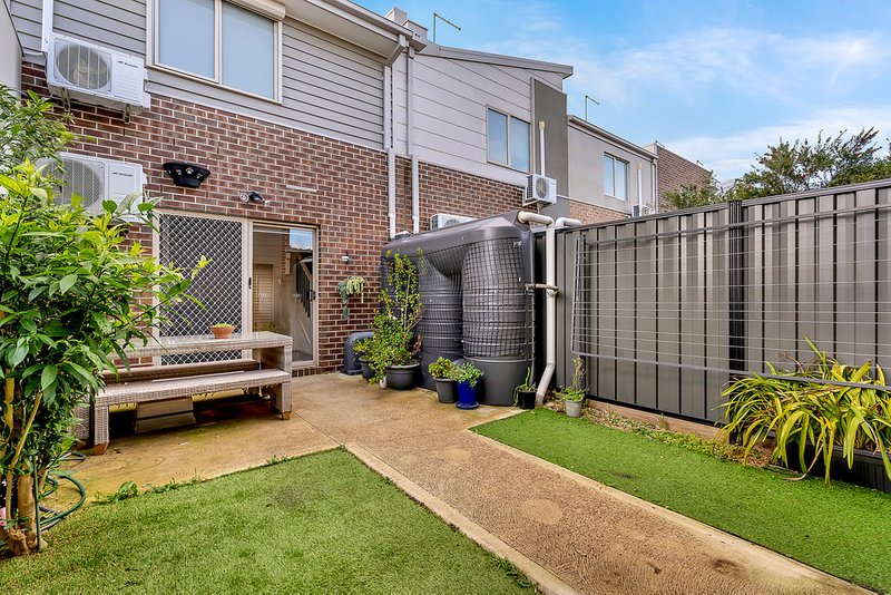 Photo - 1/1 Hyde Park Avenue, Craigieburn VIC 3064 - Image 13