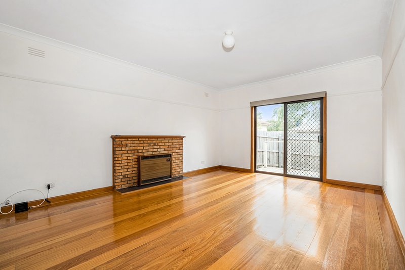 Photo - 1/1 Ian Crescent, Mitcham VIC 3132 - Image 3