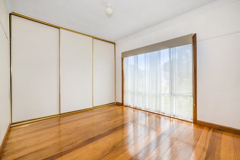 Photo - 1/1 Ian Crescent, Mitcham VIC 3132 - Image 4