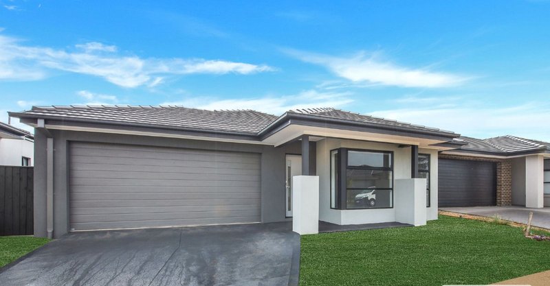 Photo - 11 Icarus Street, Tarneit VIC 3029 - Image 2