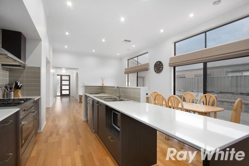 Photo - 11 Illawarra Way, Pakenham VIC 3810 - Image 7