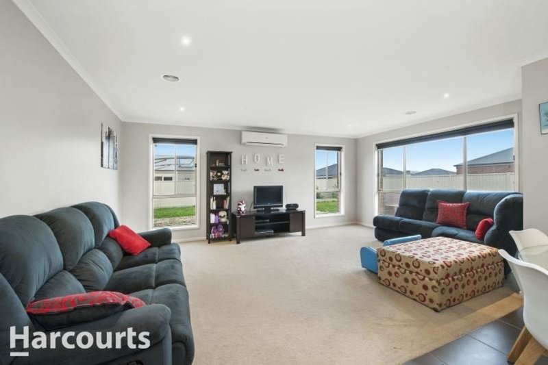 Photo - 11 Indiana Drive, Delacombe VIC 3356 - Image 6