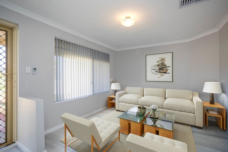 Photo - 11 Indigo Circle, Warnbro WA 6169 - Image 2