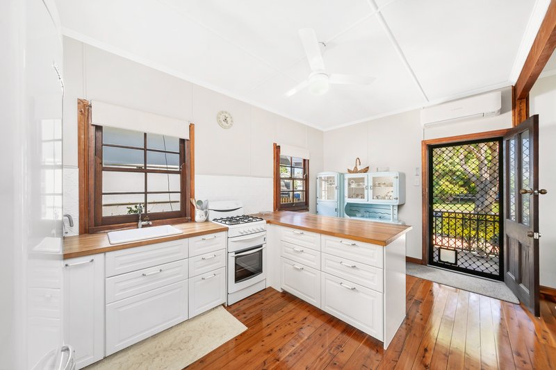 Photo - 11 Inglis Street, Woody Point QLD 4019 - Image 5