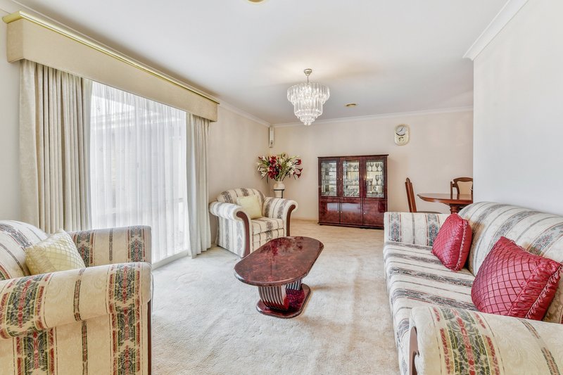 Photo - 11 Ironbark Close, Hampton Park VIC 3976 - Image 2