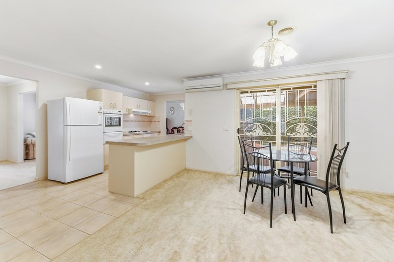Photo - 11 Ironbark Close, Hampton Park VIC 3976 - Image 7