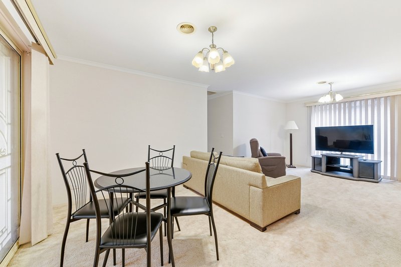 Photo - 11 Ironbark Close, Hampton Park VIC 3976 - Image 9