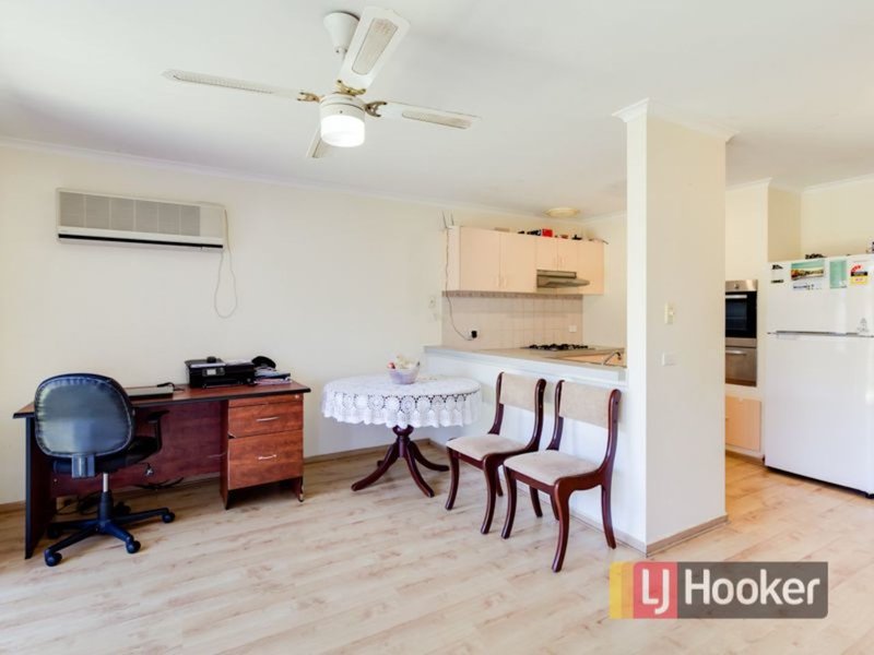 Photo - 11 Isaac Edey Place, Hampton Park VIC 3976 - Image 4