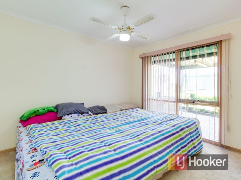 Photo - 11 Isaac Edey Place, Hampton Park VIC 3976 - Image 6