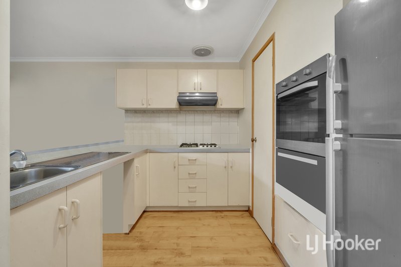 Photo - 11 Isaac Edey Place, Hampton Park VIC 3976 - Image 6