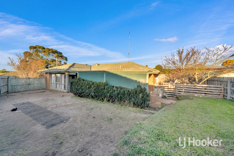 Photo - 11 Isaac Edey Place, Hampton Park VIC 3976 - Image 13