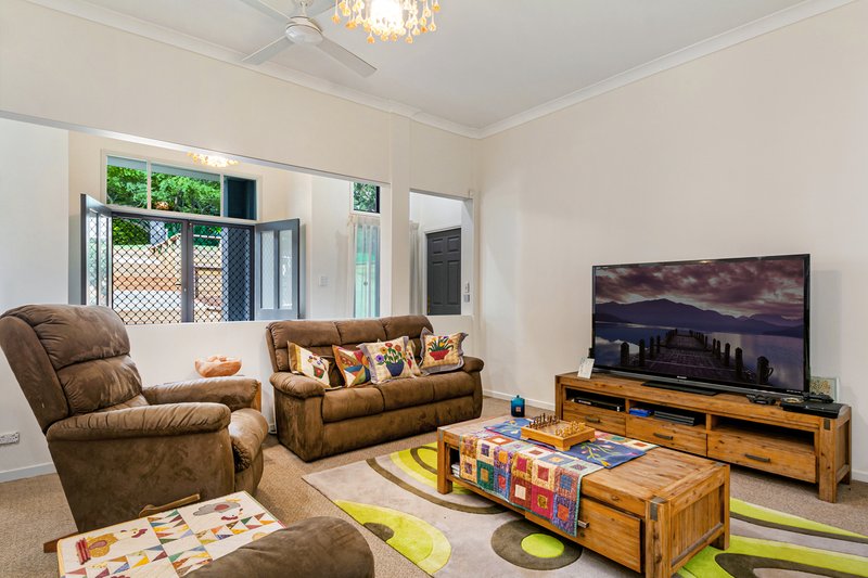 Photo - 11 Jacaranda Close, Glass House Mountains QLD 4518 - Image 3