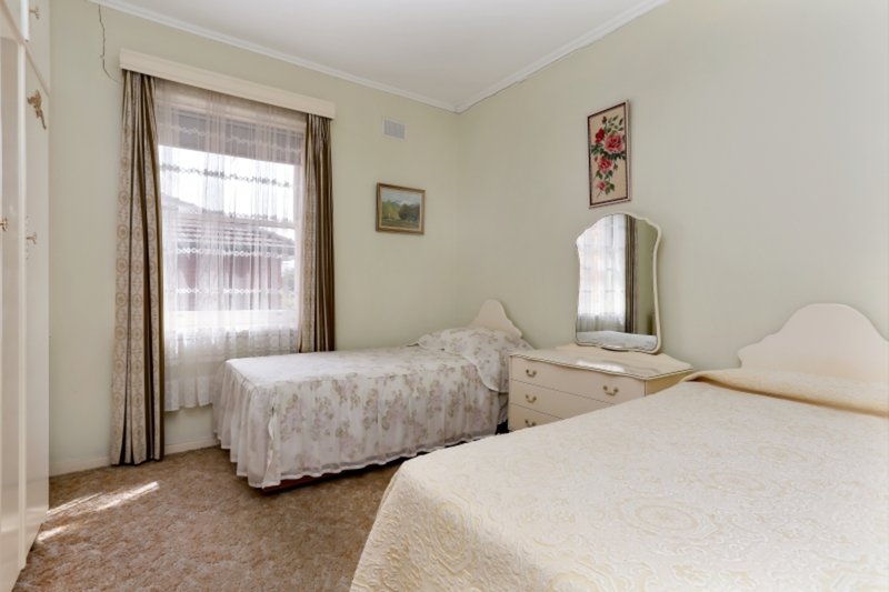 Photo - 11 Jaffrey Street, Blair Athol SA 5084 - Image 6