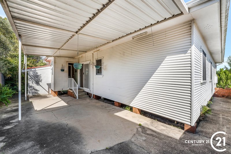 Photo - 11 Janice Avenue, Smithfield NSW 2164 - Image 7