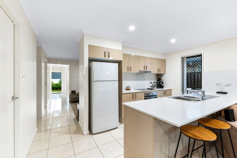 Photo - 11 Japoon Street, North Lakes QLD 4509 - Image 3