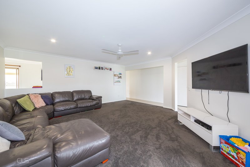 Photo - 11 Jasmin Drive, Bongaree QLD 4507 - Image 12