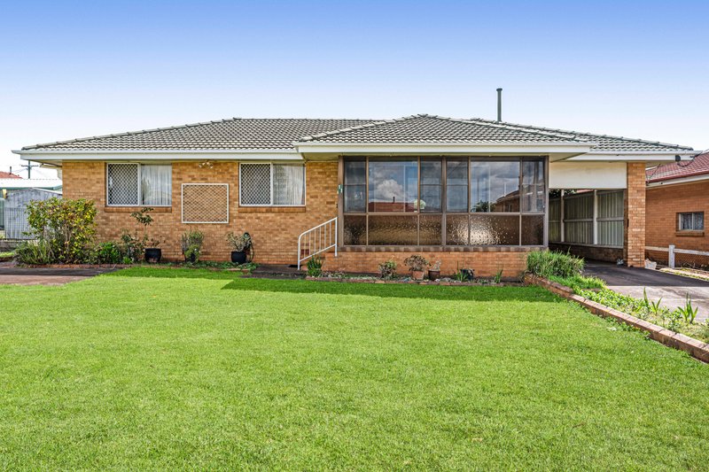 Photo - 11 Jean Street, Harristown QLD 4350 - Image