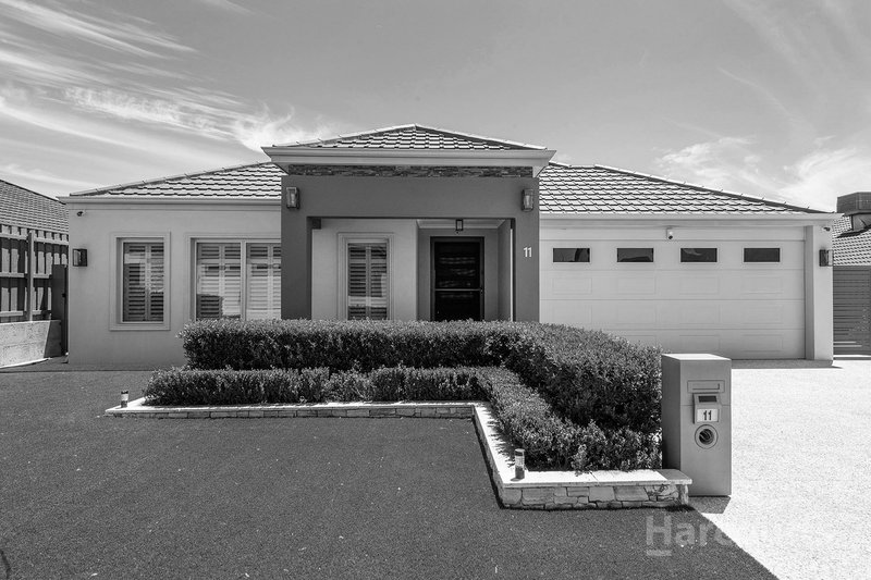 11 Jennerae Bend, Halls Head WA 6210