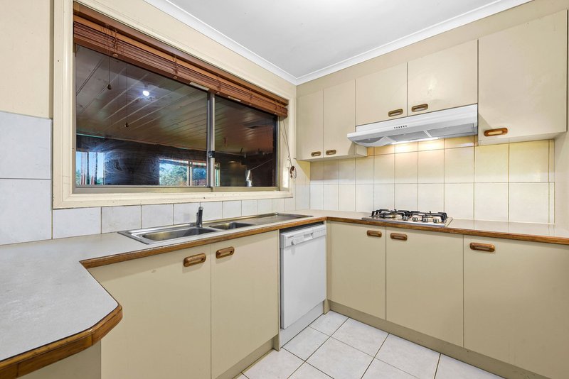 Photo - 11 Jessica Drive, Hampton Park VIC 3976 - Image 6