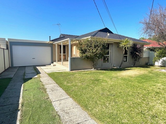 Photo - 11 Jindabyne Avenue, Dandenong North VIC 3175 - Image 1