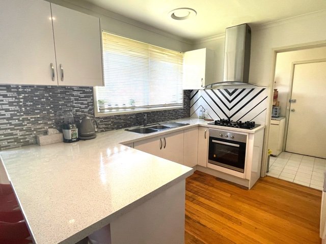 Photo - 11 Jindabyne Avenue, Dandenong North VIC 3175 - Image 2