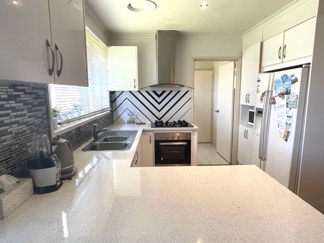 Photo - 11 Jindabyne Avenue, Dandenong North VIC 3175 - Image 3