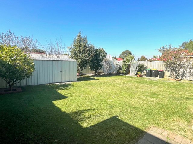 Photo - 11 Jindabyne Avenue, Dandenong North VIC 3175 - Image 7