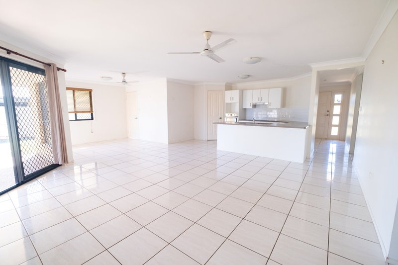 Photo - 11 John Oxley Drive, Gracemere QLD 4702 - Image 3