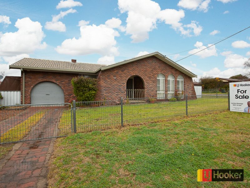 11 Johns Drive, Kootingal NSW 2352