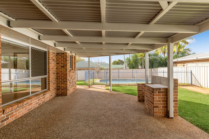 Photo - 11 Jonquil Court, Middle Ridge QLD 4350 - Image 15