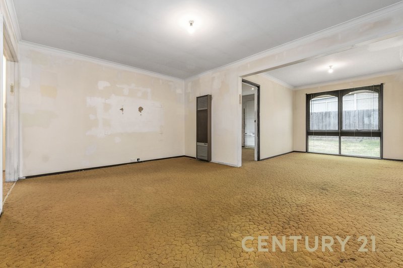 Photo - 11 Julius Crescent, Noble Park North VIC 3174 - Image 2