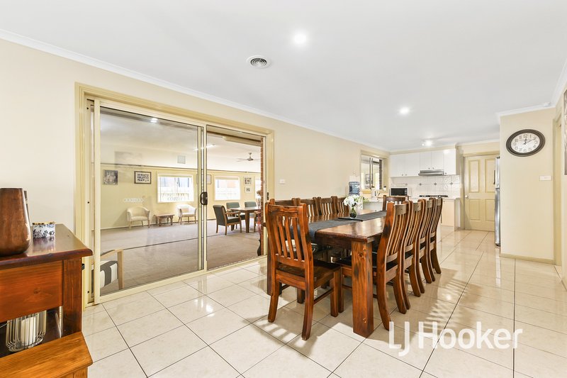 Photo - 11 Karoonda Way, Hampton Park VIC 3976 - Image 6