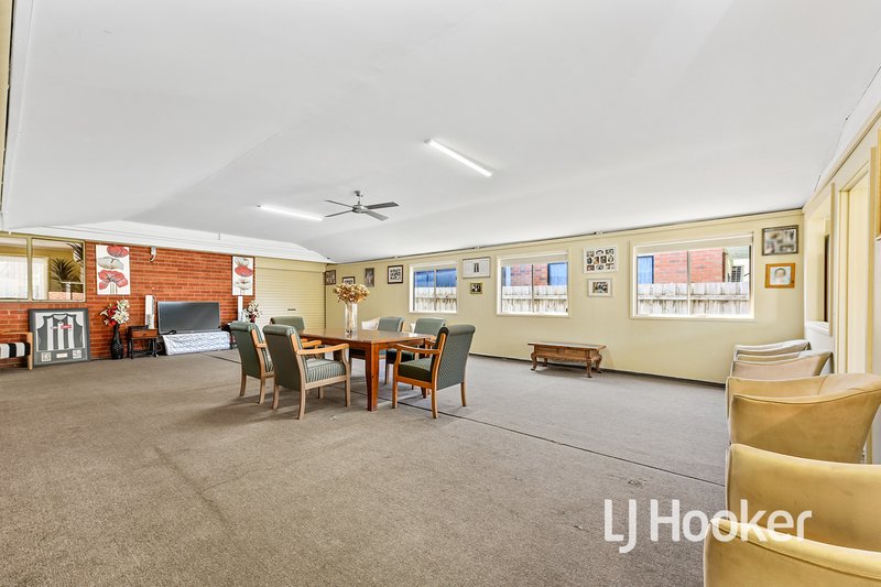 Photo - 11 Karoonda Way, Hampton Park VIC 3976 - Image 9