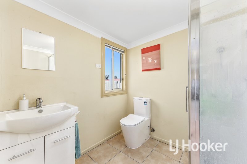 Photo - 11 Karoonda Way, Hampton Park VIC 3976 - Image 16