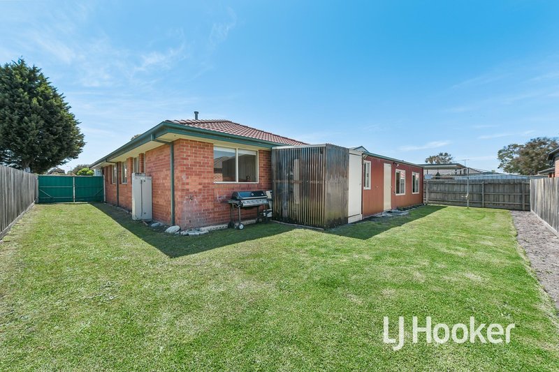 Photo - 11 Karoonda Way, Hampton Park VIC 3976 - Image 18