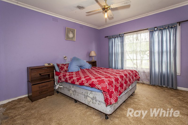 Photo - 11 Kauri Grove, Glen Waverley VIC 3150 - Image 7