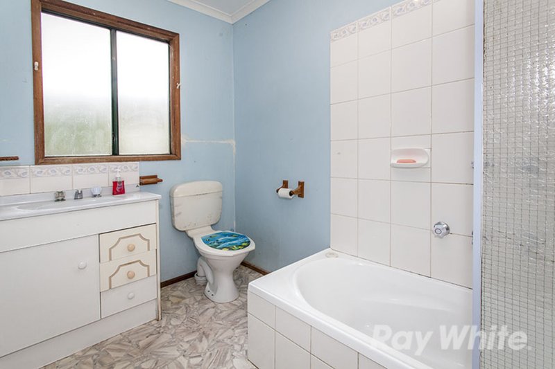 Photo - 11 Kauri Grove, Glen Waverley VIC 3150 - Image 10