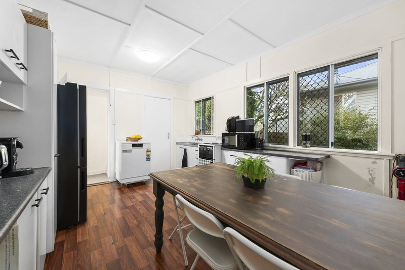 Photo - 11 Kelly Street, Harlaxton QLD 4350 - Image 2