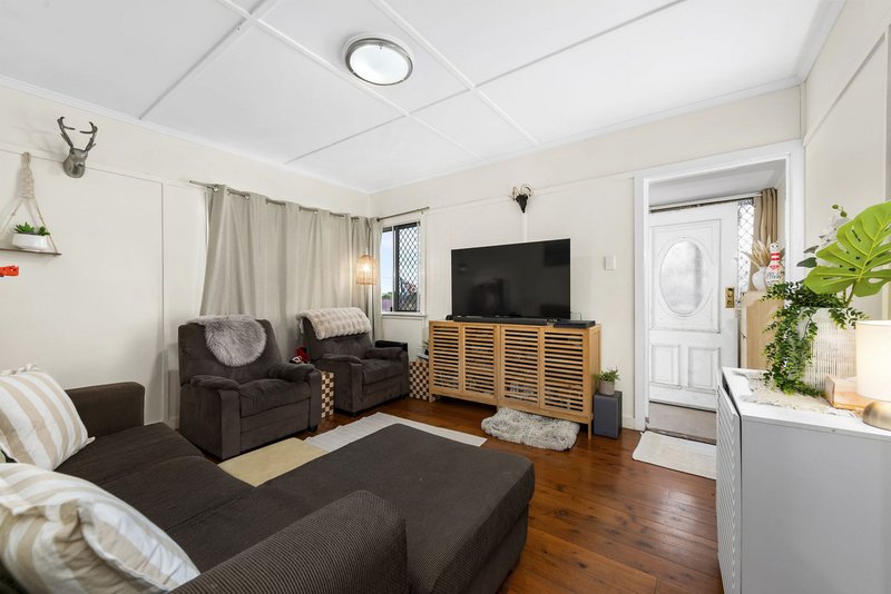 Photo - 11 Kelly Street, Harlaxton QLD 4350 - Image 3