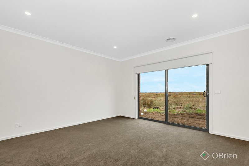 Photo - 11 Kelmscott Way, Werribee VIC 3030 - Image 3