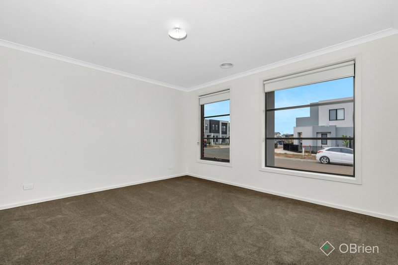 Photo - 11 Kelmscott Way, Werribee VIC 3030 - Image 4