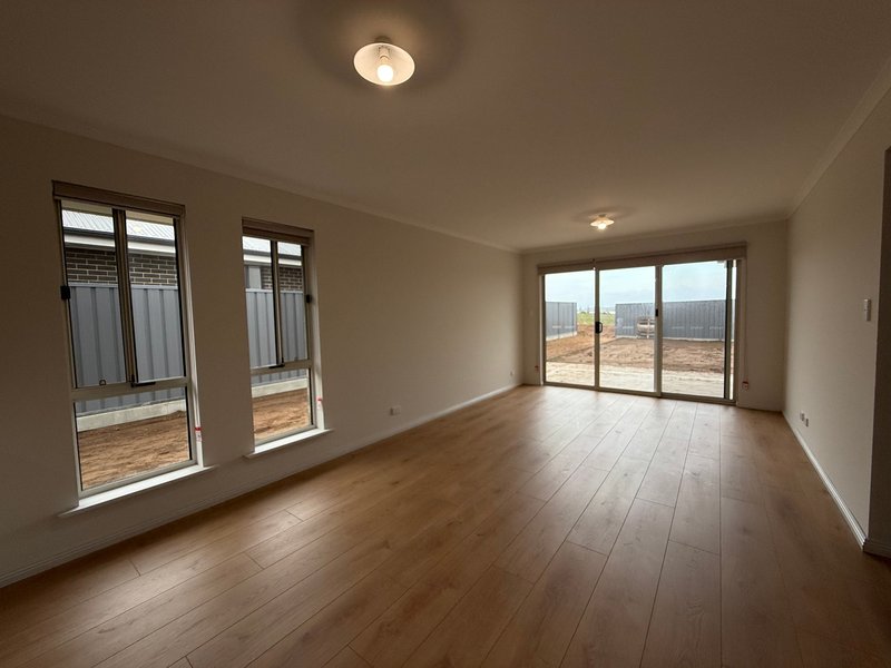 Photo - 11 Kennedy Avenue, Hindmarsh Island SA 5214 - Image 6