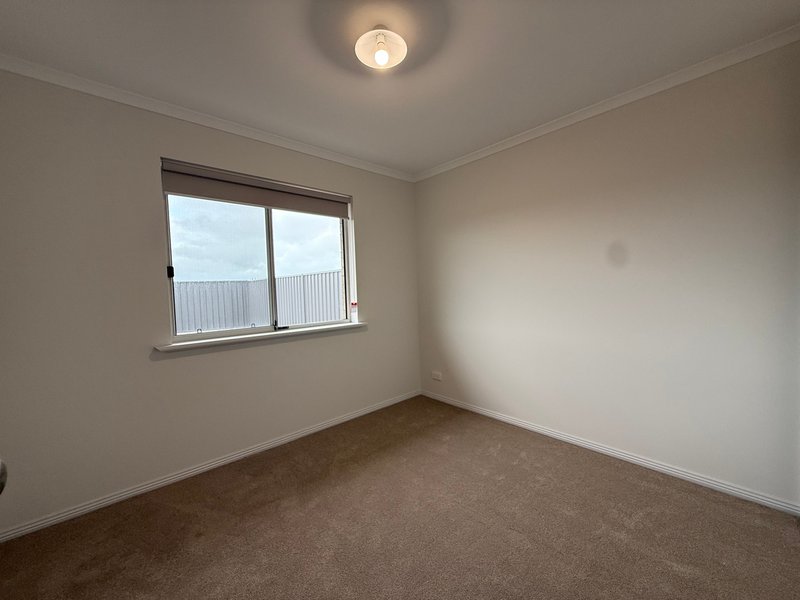 Photo - 11 Kennedy Avenue, Hindmarsh Island SA 5214 - Image 8
