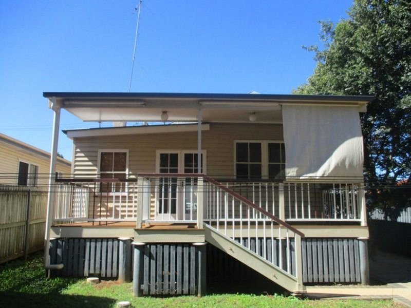 Photo - 11 Kennedy Street, North Toowoomba QLD 4350 - Image 4