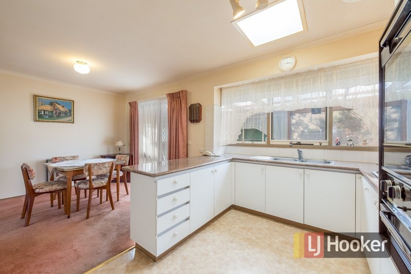 Photo - 11 Kerrison Drive, Hampton Park VIC 3976 - Image 6